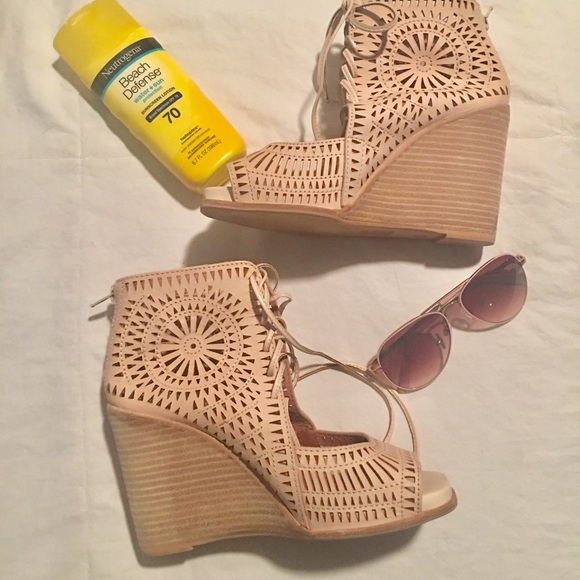 Jeffrey Campbell Shoes - Jeffery Campbell Rodillo wedges 🔥